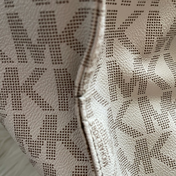 Michael Kors large purse - Picture 5 of 15